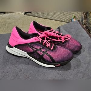 Brand New Asics Pink and Black size 9.5